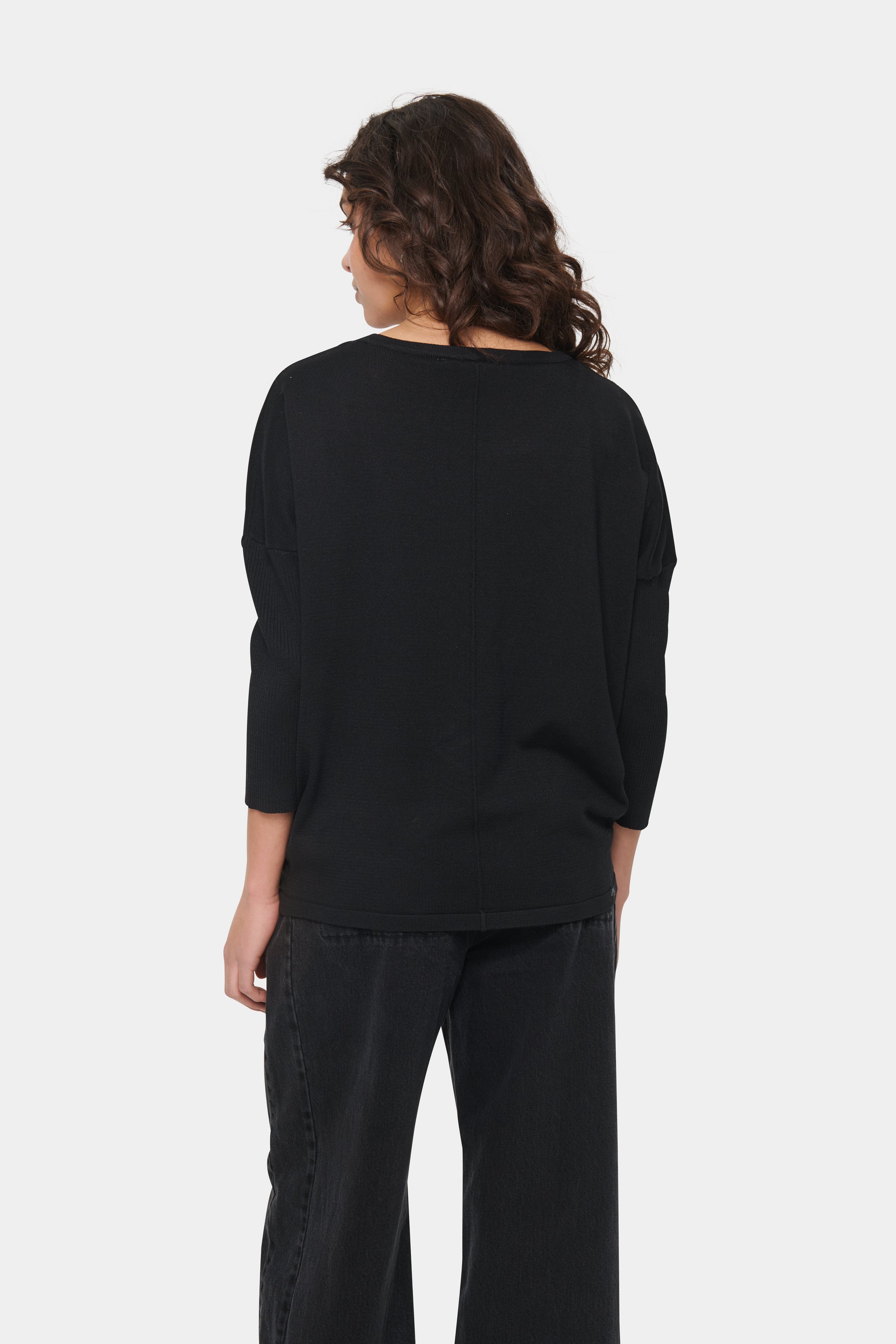 Mila Roundneck Pullover - Black