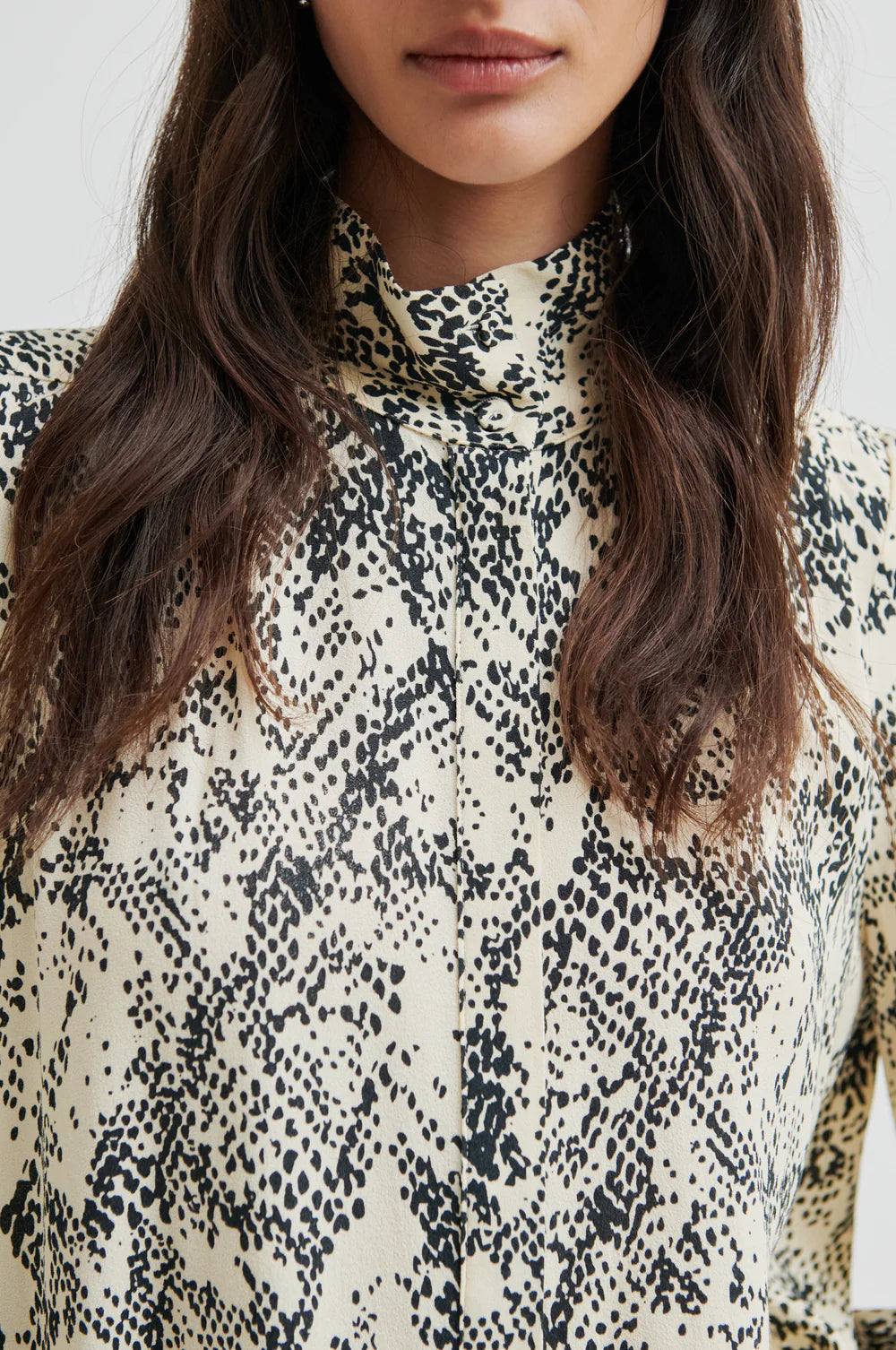 Sneaky Shirt - Black Sand