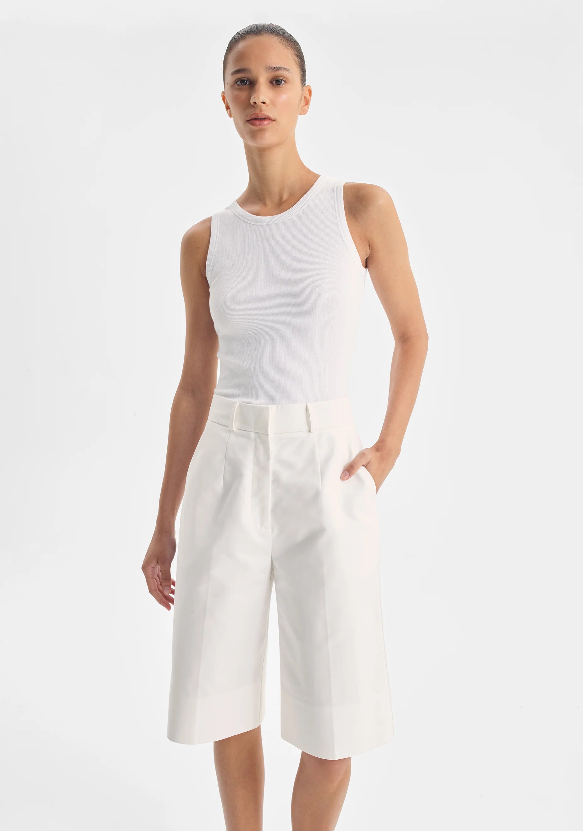 Elliot Bermuda Short - White