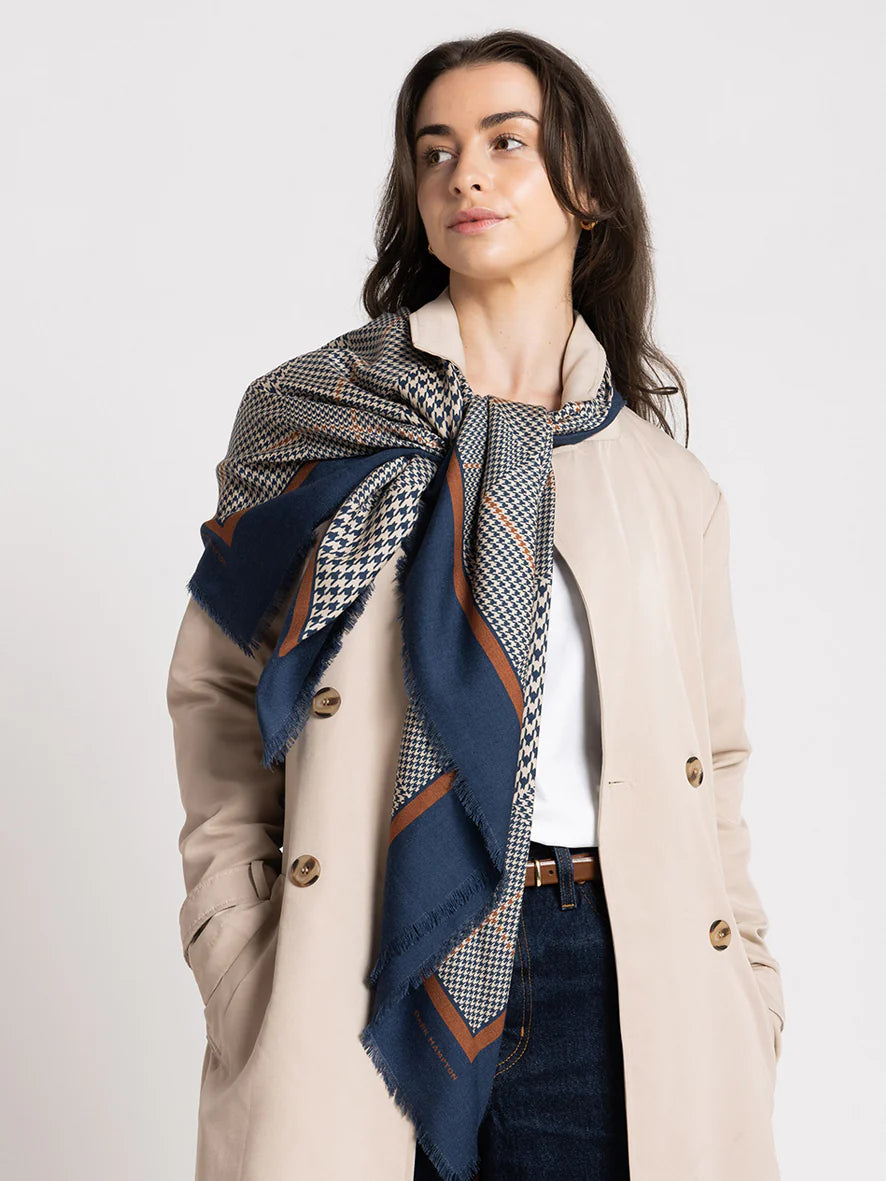 Dark Hampton Sutherland Scarf – Navy & Caramel