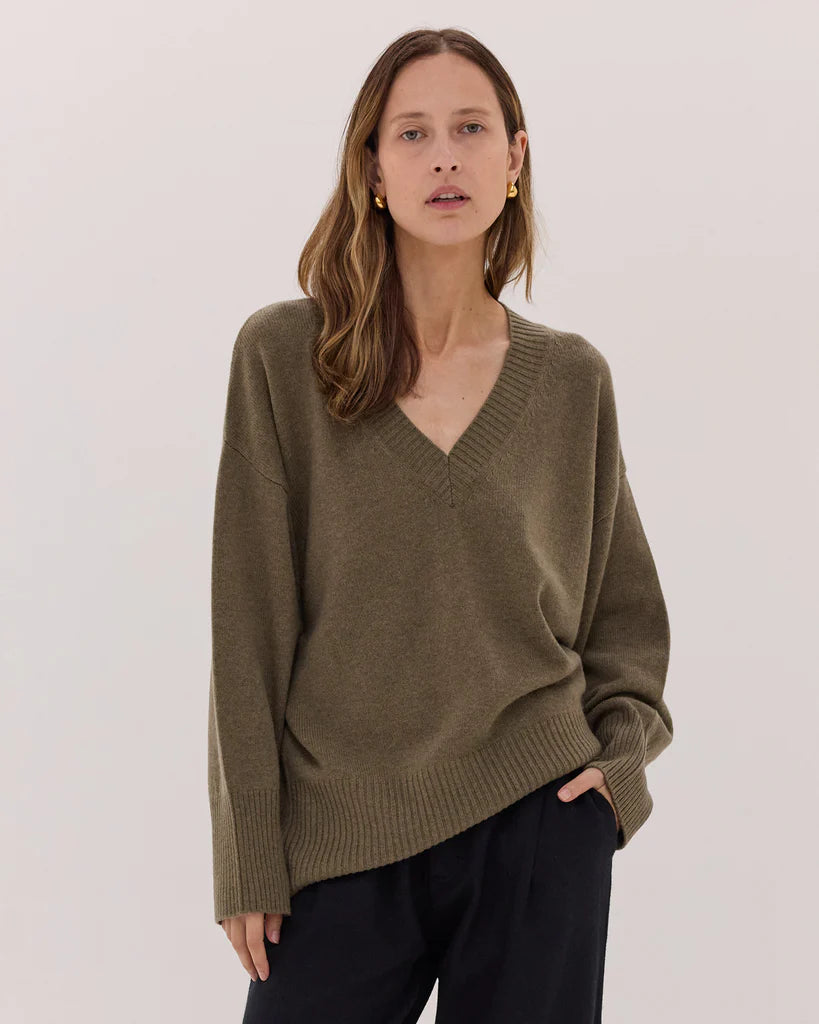 Cloth & Co The Classiv V Jumper - Breen