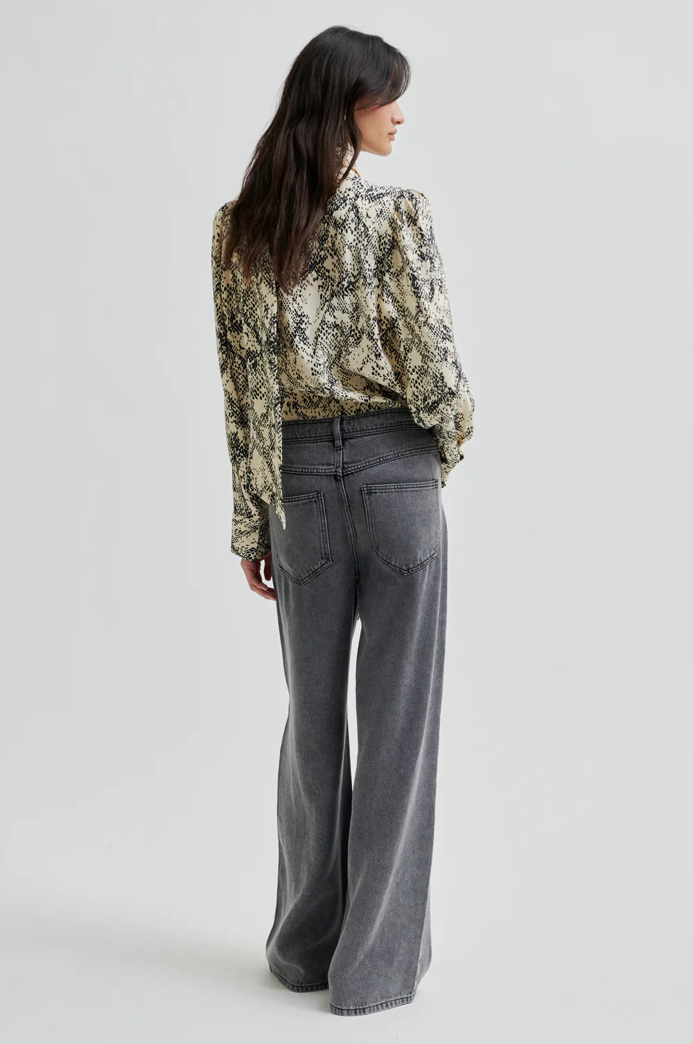 Sneaky Shirt - Black Sand