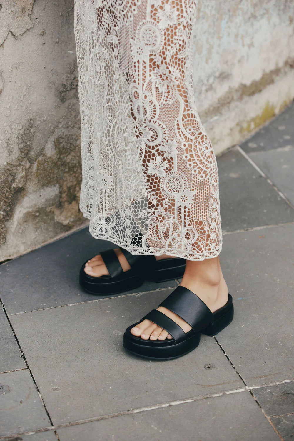 Latitude Slide -  Black